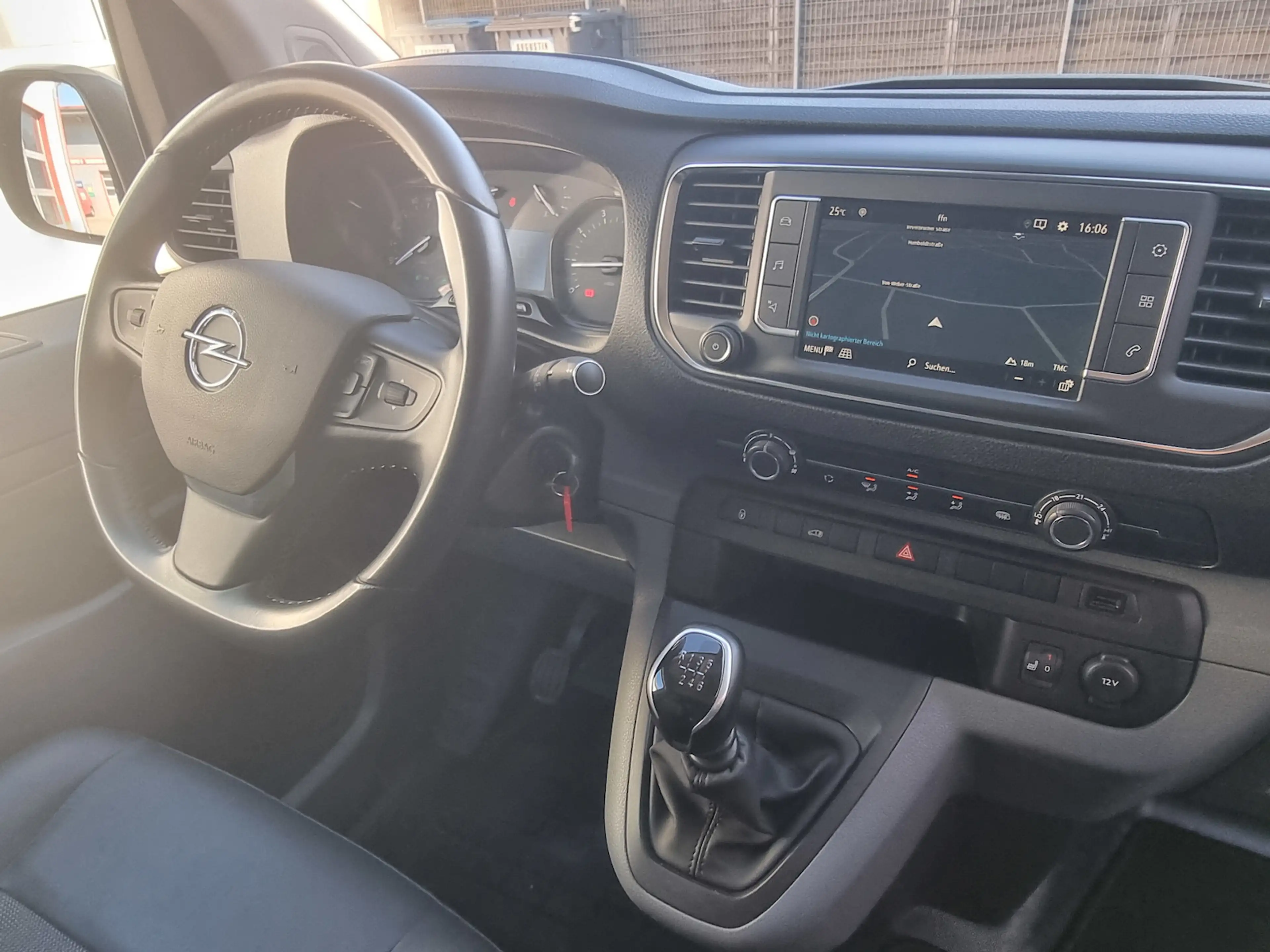 Opel Vivaro Edition M ACC APP SHZ Klima Standheizung — photo 7