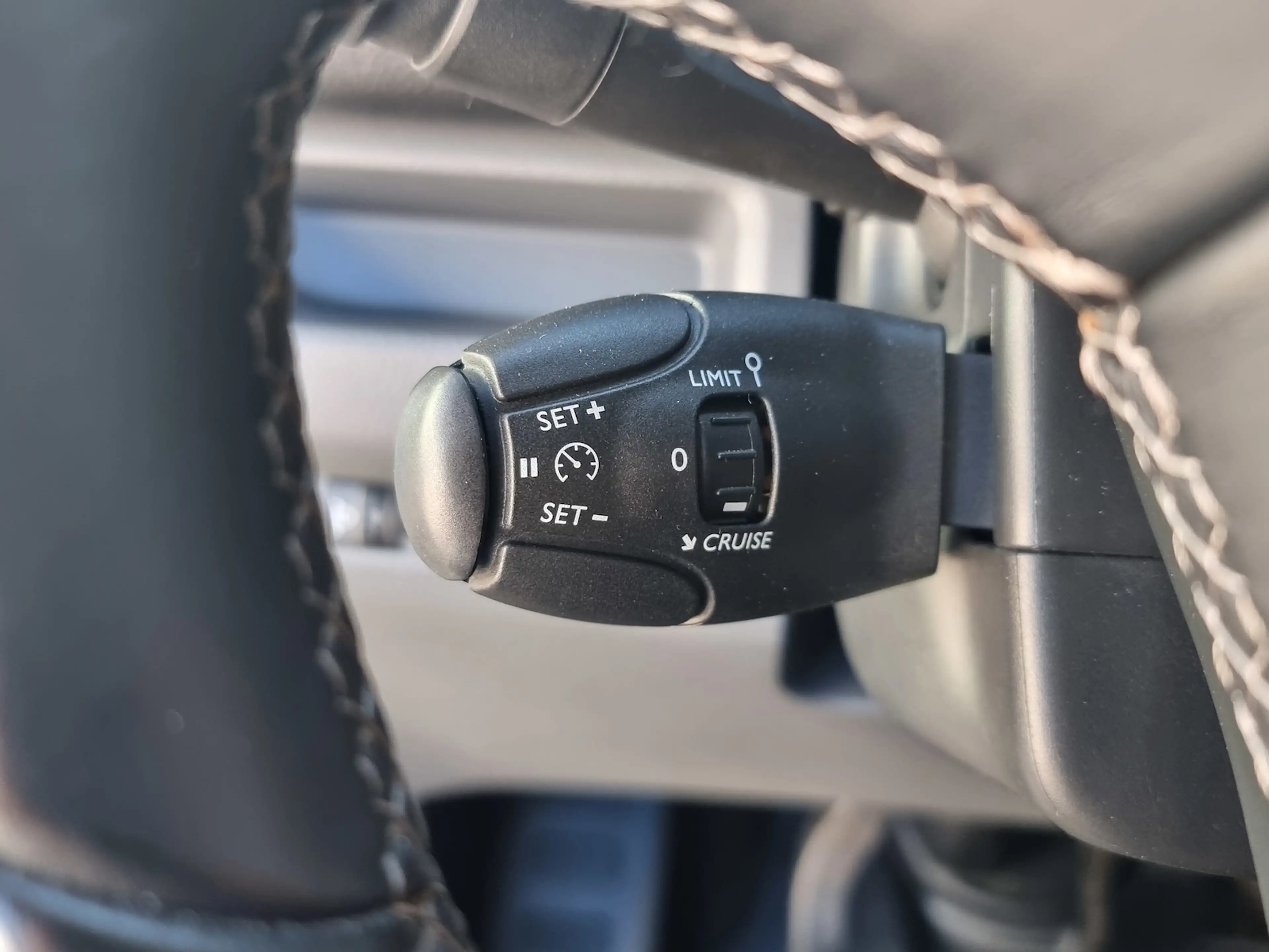 Opel Vivaro Edition M ACC APP SHZ Klima Standheizung — photo 12