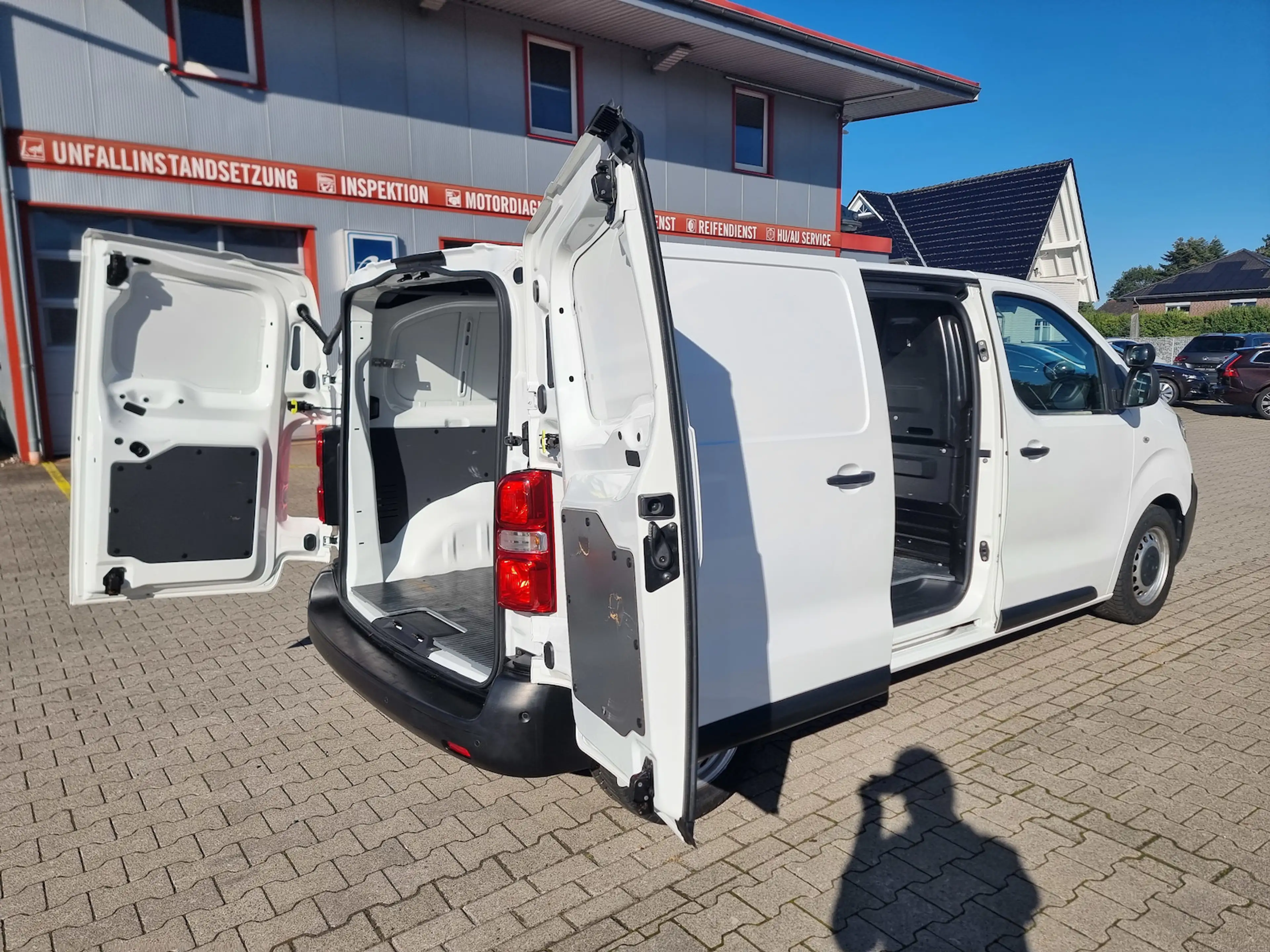 Opel Vivaro Edition M ACC APP SHZ Klima Standheizung — photo 10