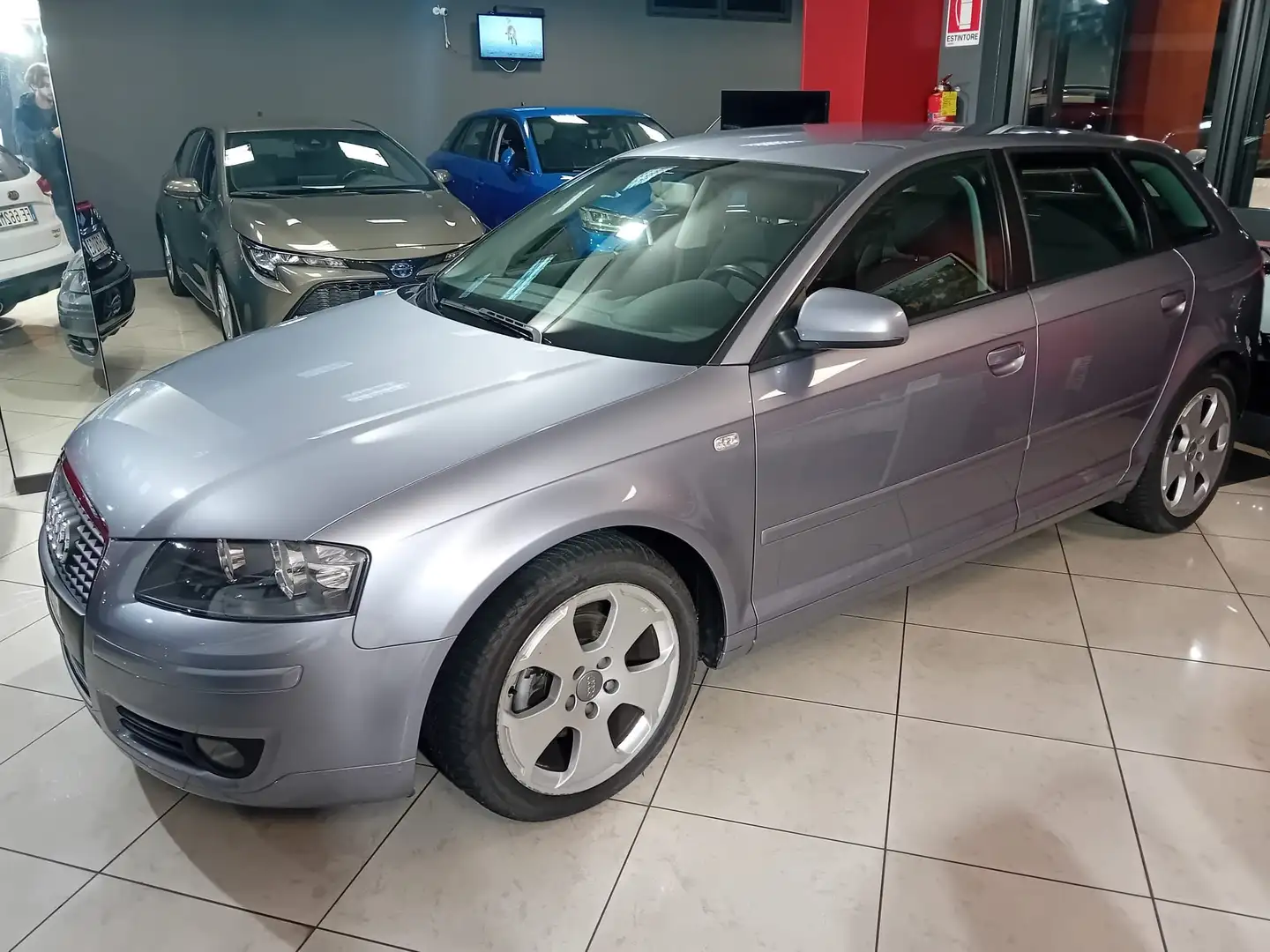 Audi A3 Sportback 2.0 tdi Ambition Plateado - 2