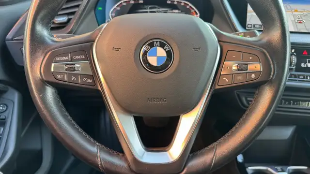 BMW 1 Series view 17