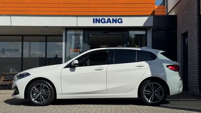 BMW 1 Series view 2