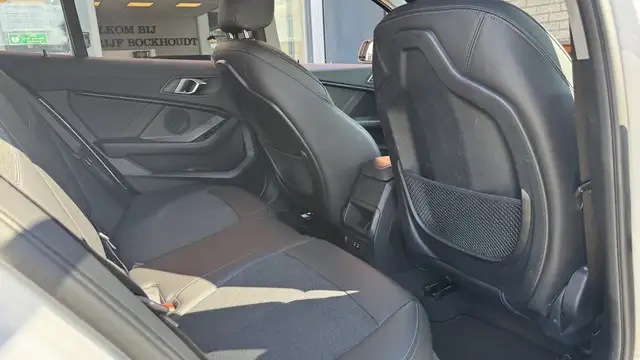 BMW 1 Series view 13