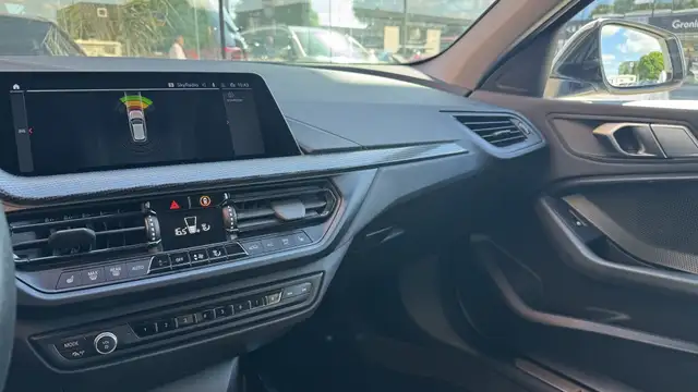 BMW 1 Series view 11