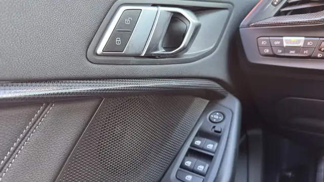 BMW 1 Series view 18
