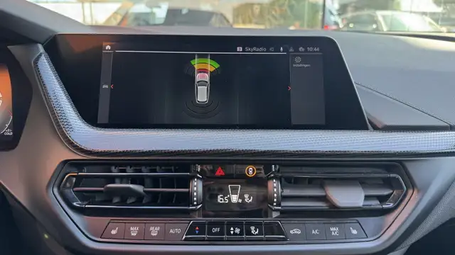 BMW 1 Series view 15