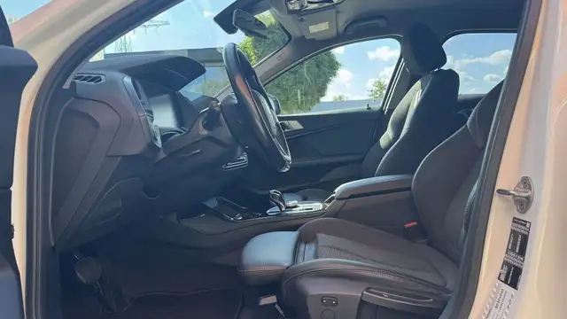 BMW 1 Series view 8