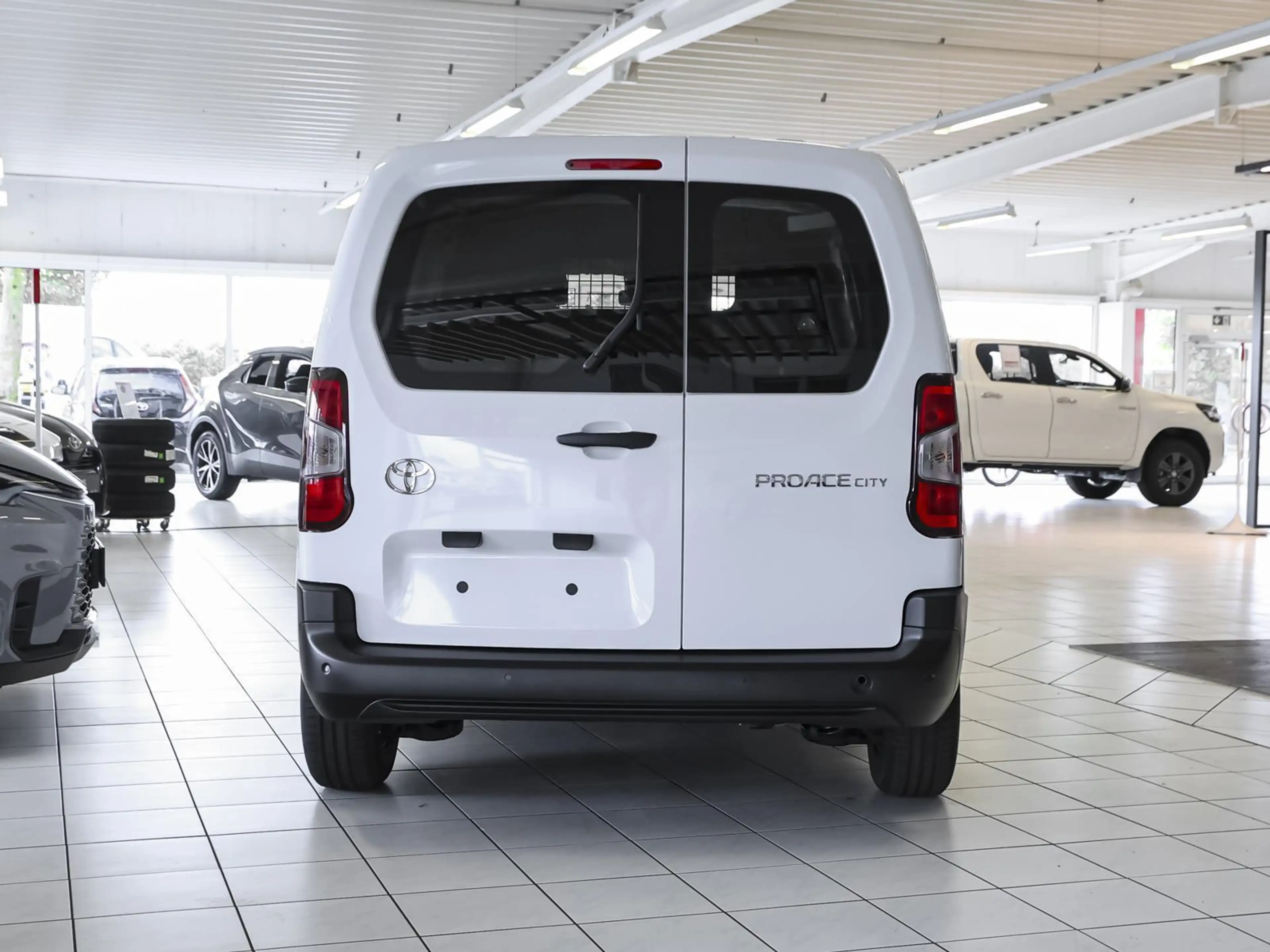 Toyota Proace City 1.2 L1 Meister NAVI PDC KLIMA BT — photo 4