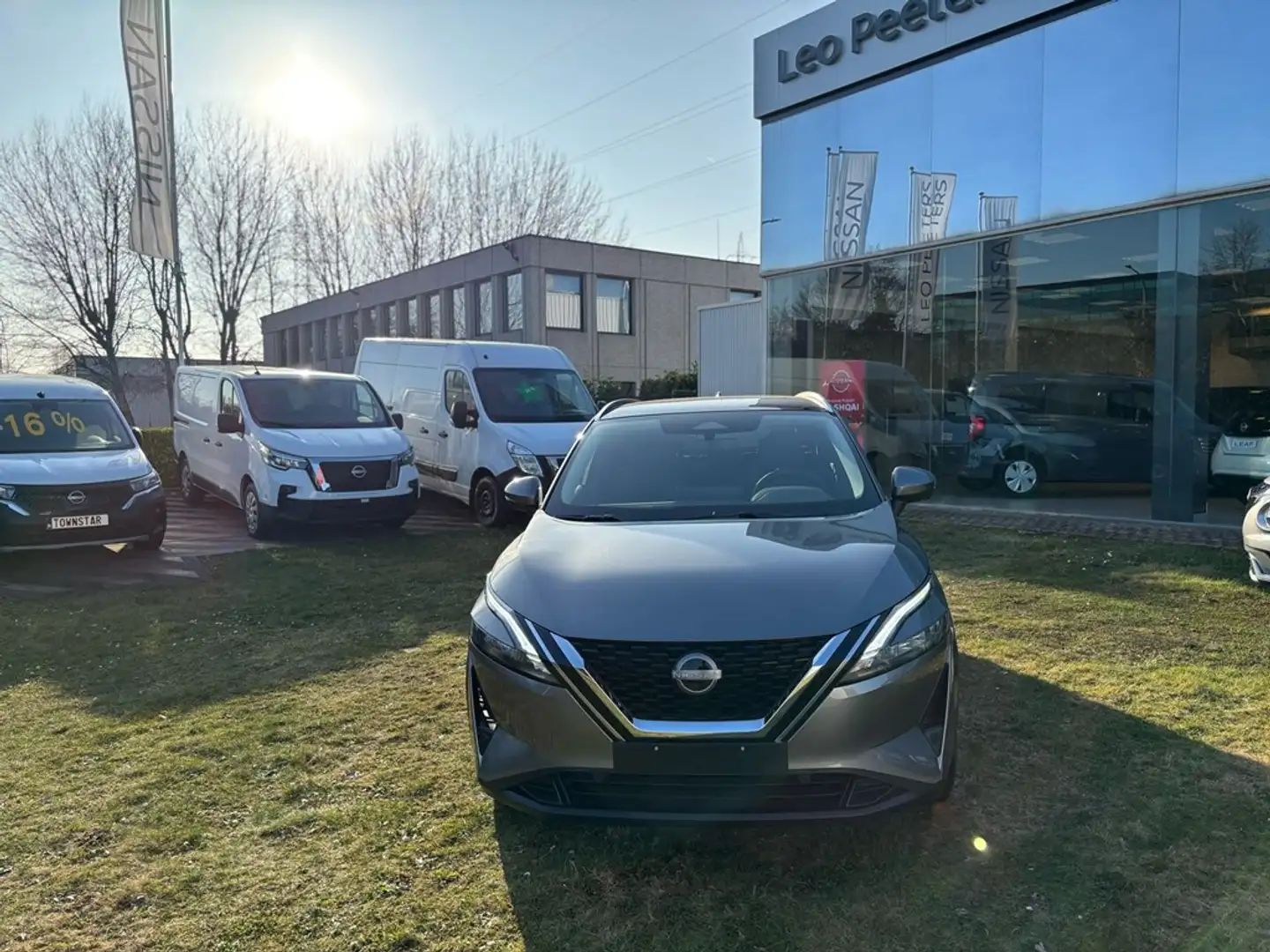 Nissan Qashqai Mild-Hybrid N-Connecta Gris - 1