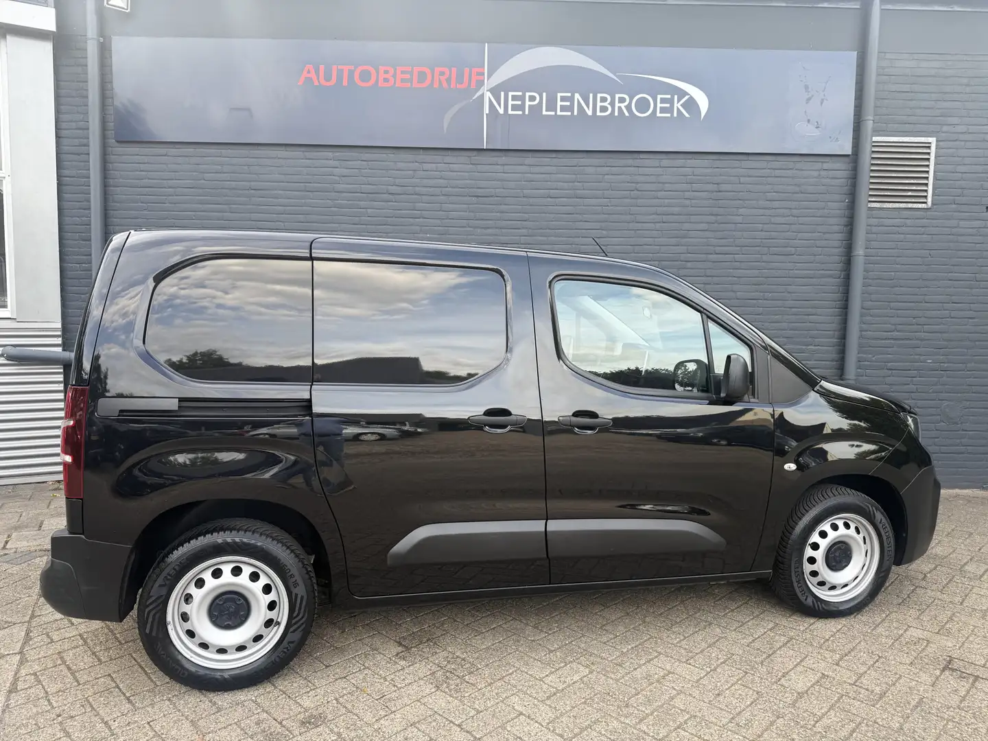 Peugeot Partner 1.5 BlueHDI Premium 07-2020 102.504 KM Zwart - 2