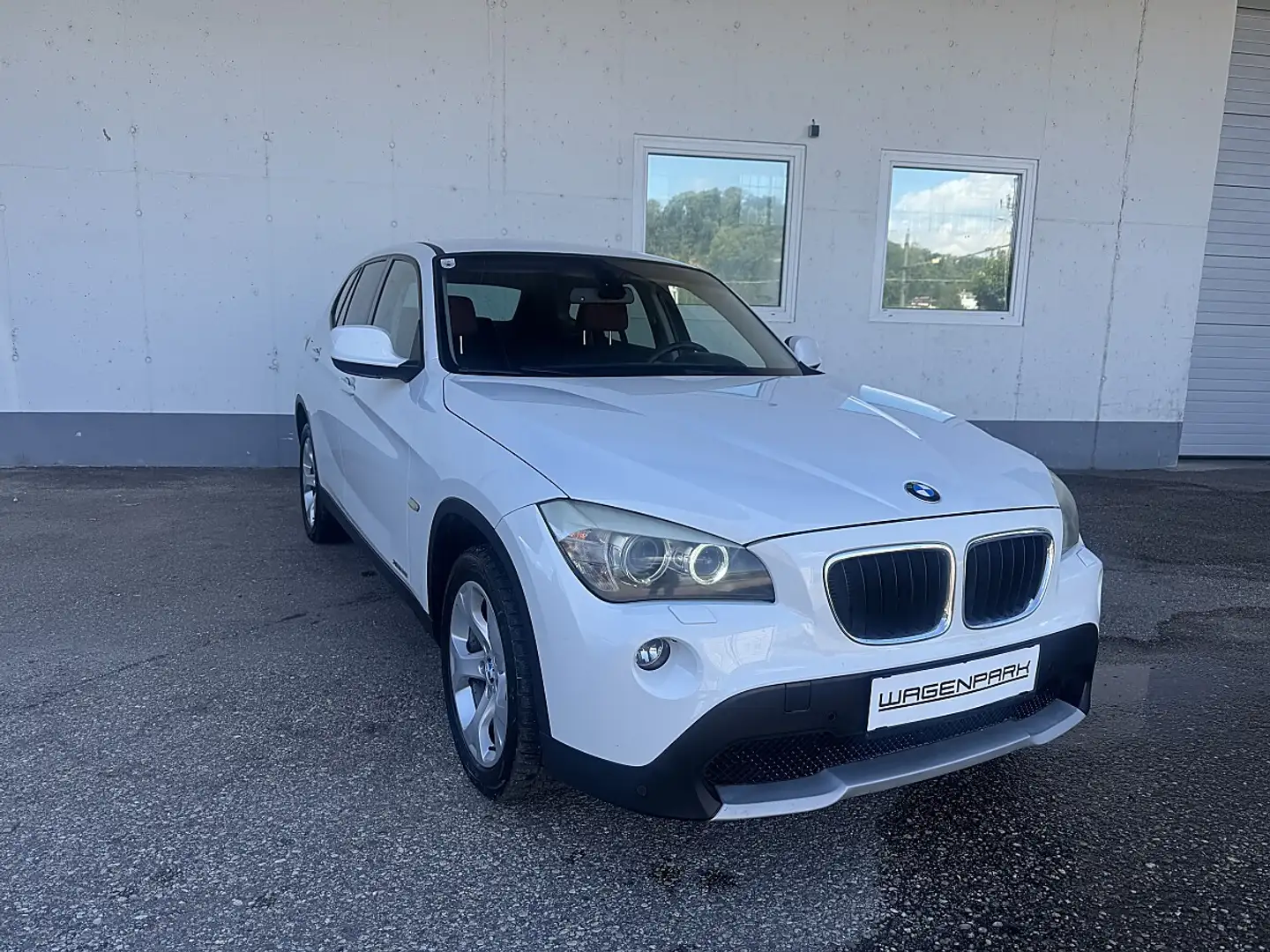 BMW X1 xDrive20i Weiß - 2