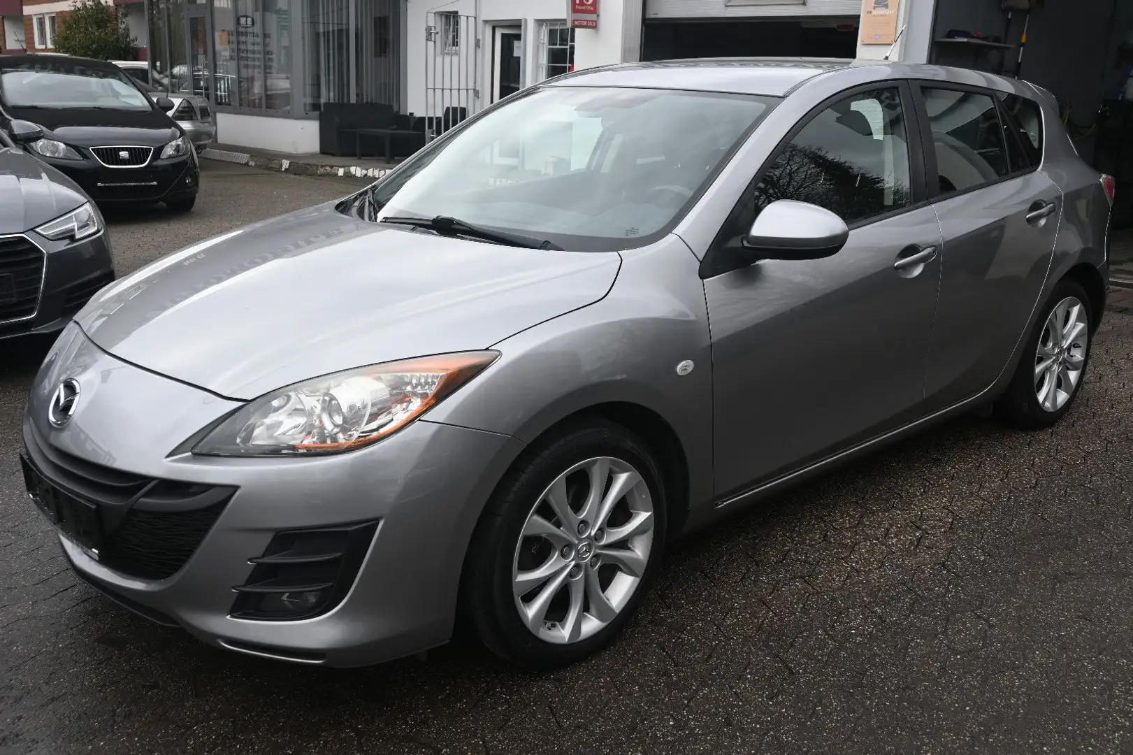 Mazda 3 Lim. Exclusive-Line*Automatik*Ahk*Klima*PDC Silber - 1
