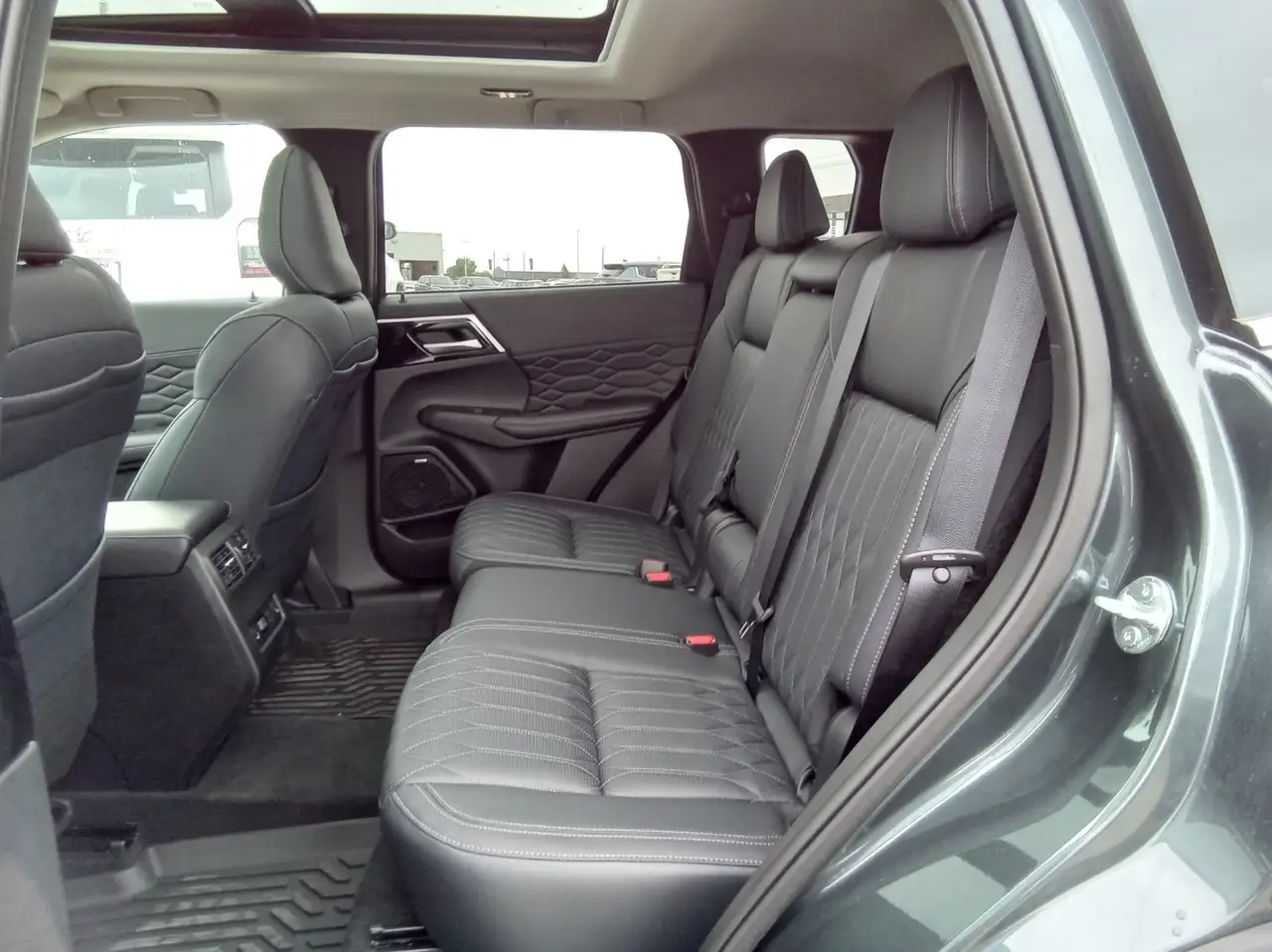 Mitsubishi Outlander photo Mitsubishi Outlander