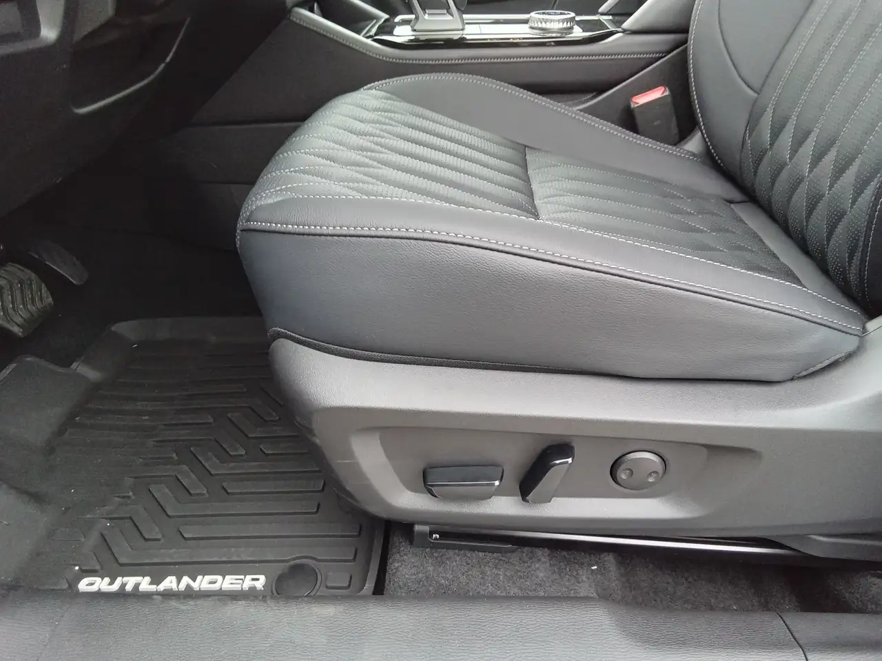 Mitsubishi Outlander photo Mitsubishi Outlander