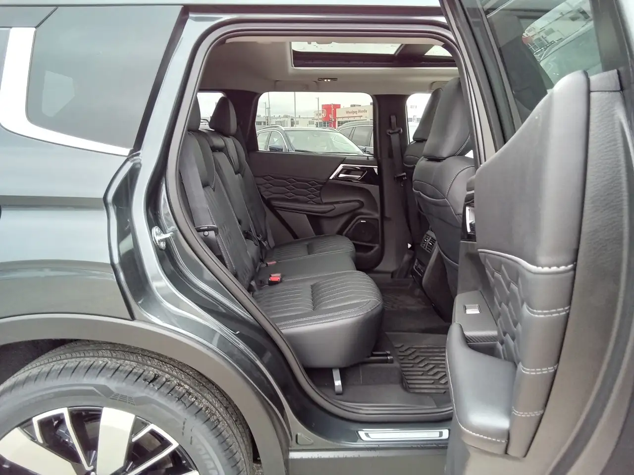 Mitsubishi Outlander photo Mitsubishi Outlander