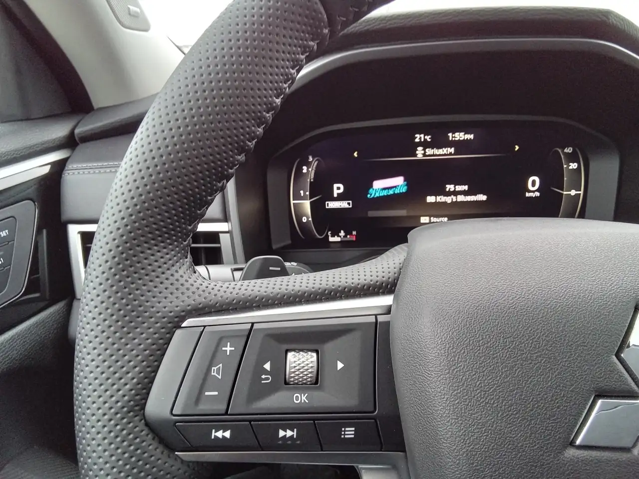 Mitsubishi Outlander photo Mitsubishi Outlander