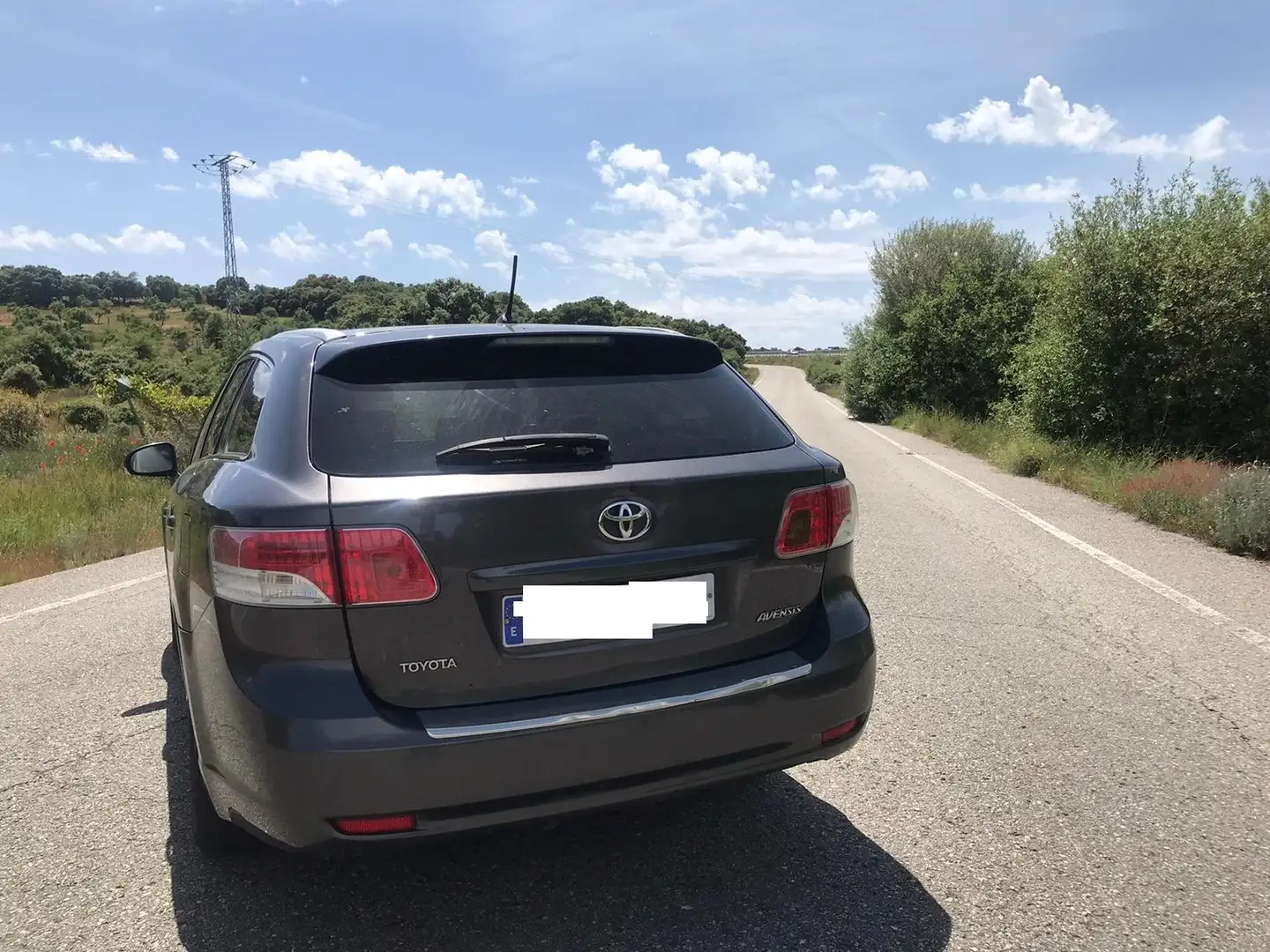 Toyota Avensis Avensis Wagon 2.2D-4D Executive Executive Gris - 1