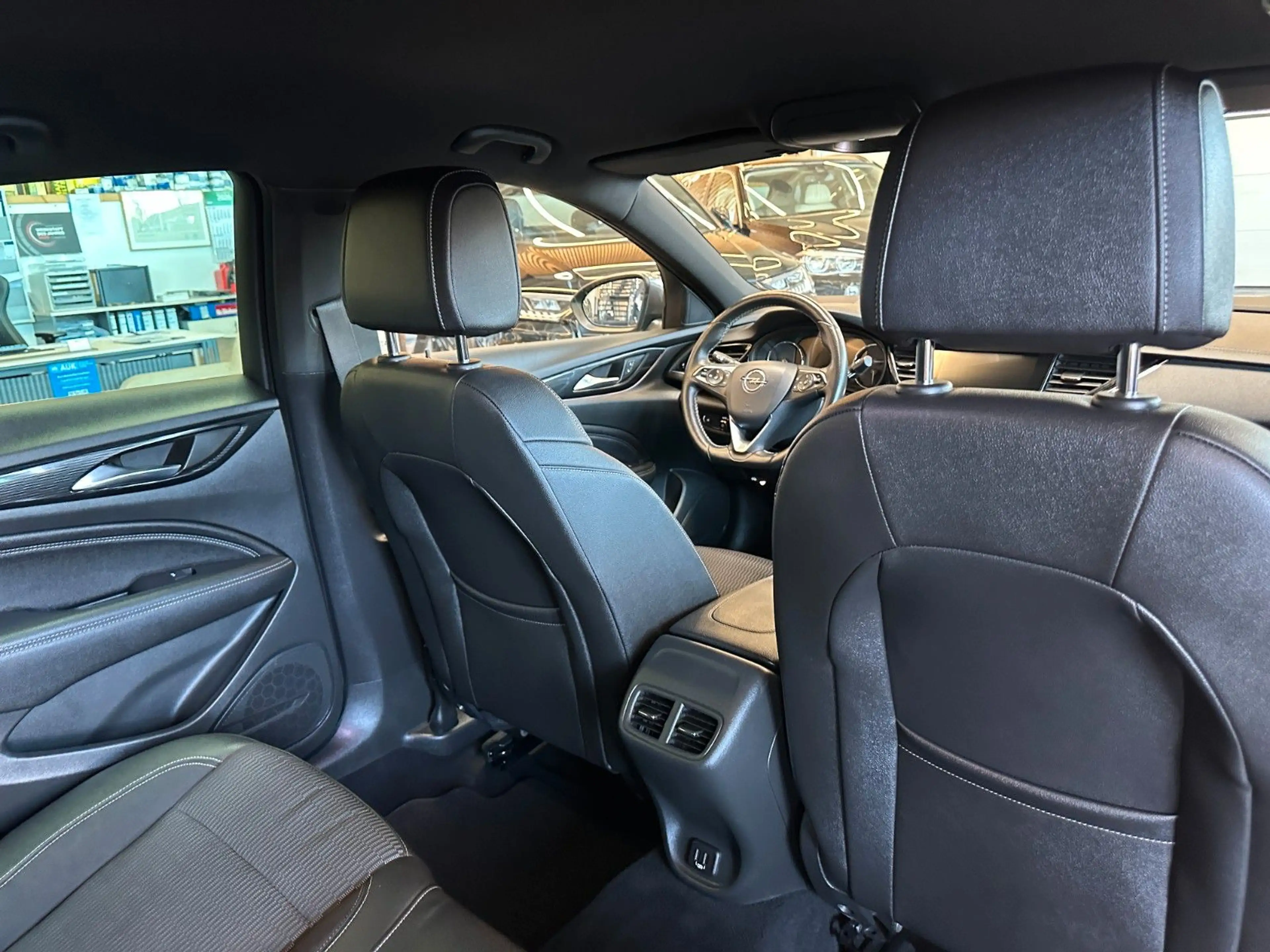 Opel Insignia *LKHZ*2-ZONEN*CARPLAY*TEMPO*PDC*LED — photo 32