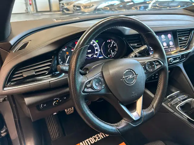 Opel Insignia view 9