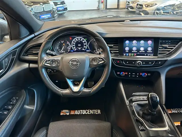 Opel Insignia view 8