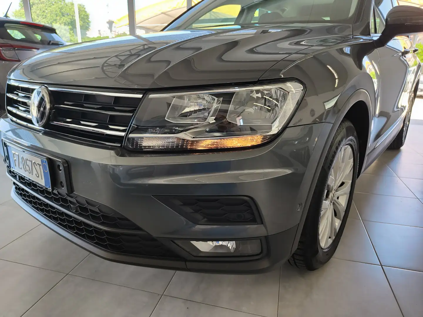 Volkswagen Tiguan Tiguan 2.0 tdi Business 150cv dsg Grijs - 1