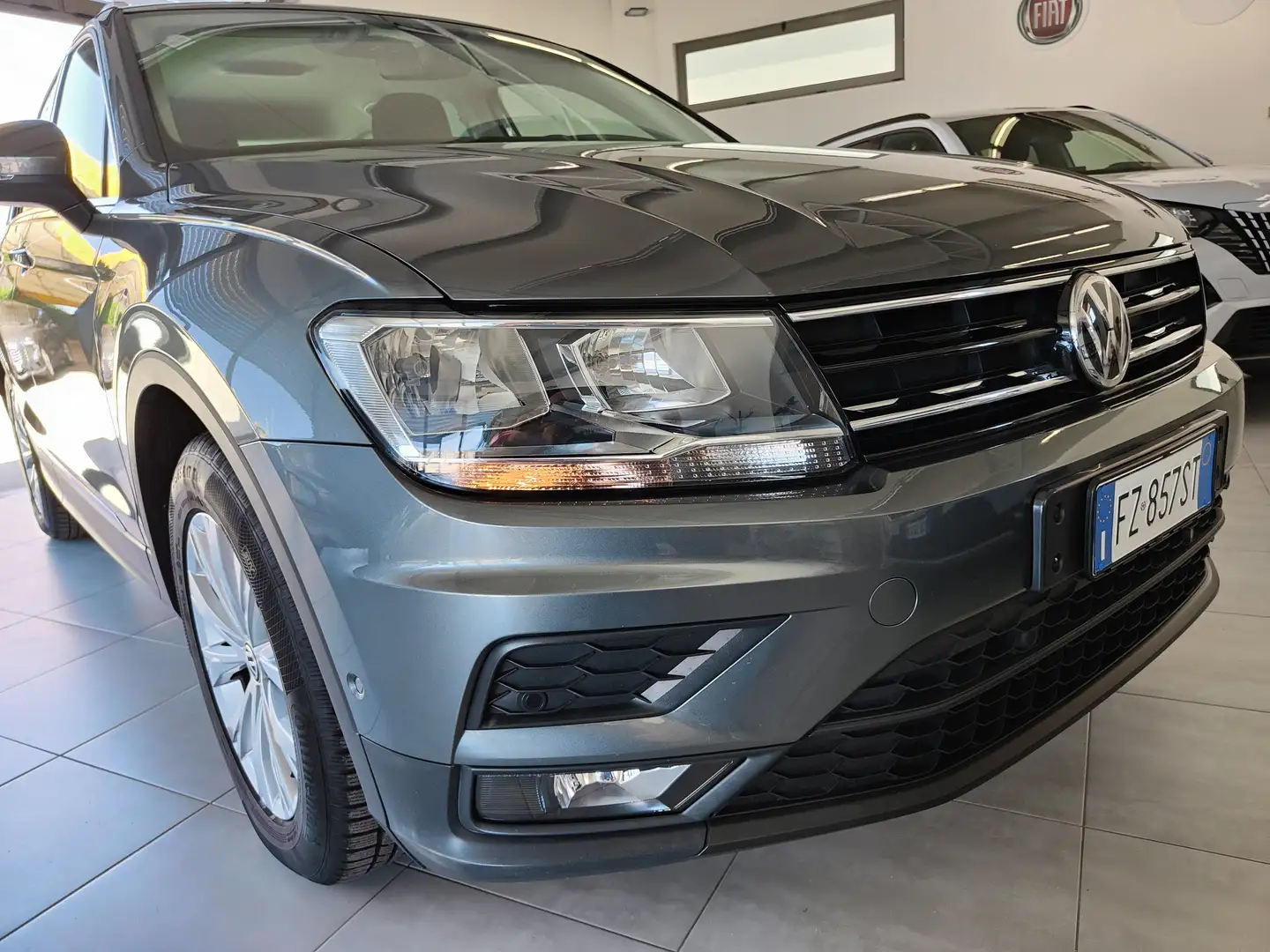 Volkswagen Tiguan Tiguan 2.0 tdi Business 150cv dsg Grijs - 2