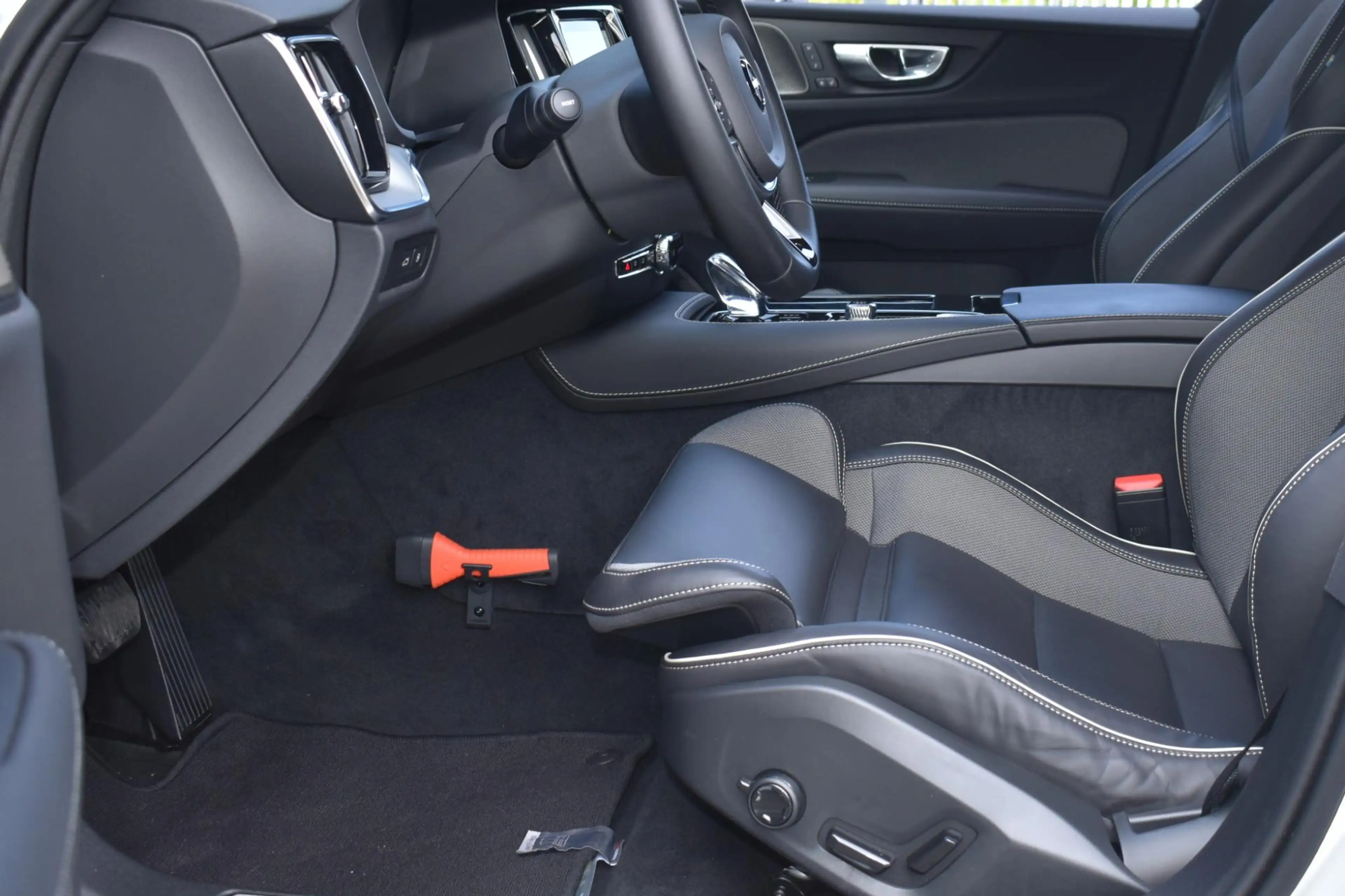 Volvo V60 T8 Plug-in hybrid AWD Plus Dark | Trekhaak | 360 g — photo 11
