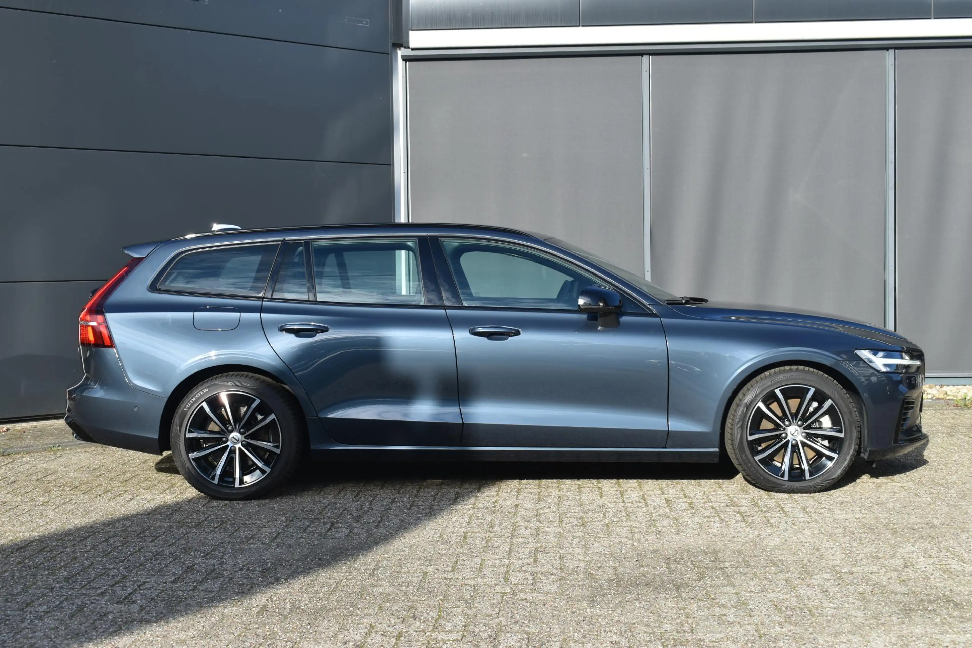 Volvo V60 T8 Plug-in hybrid AWD Plus Dark | Trekhaak | 360 g — photo 8