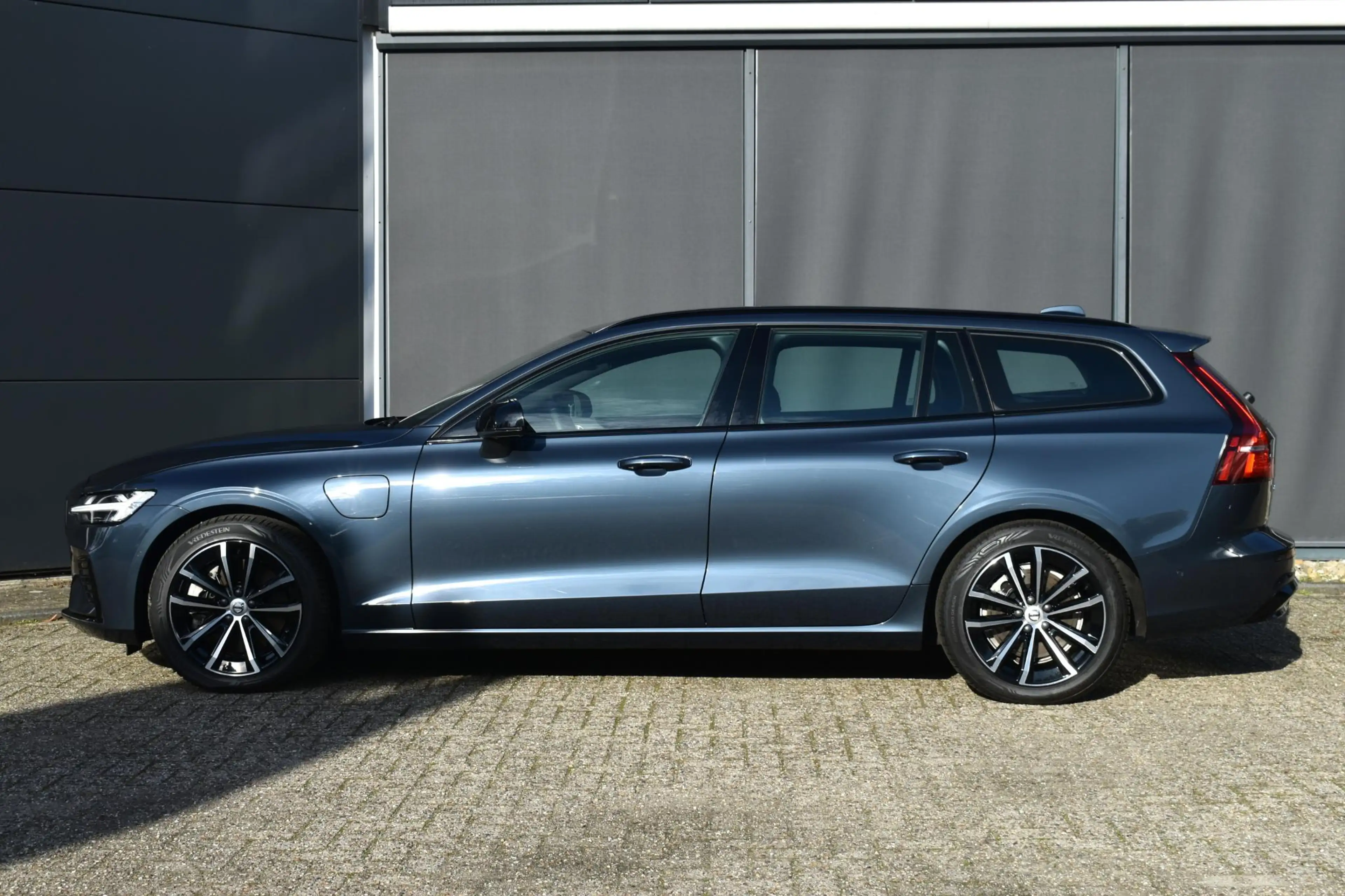 Volvo V60 T8 Plug-in hybrid AWD Plus Dark | Trekhaak | 360 g — photo 5