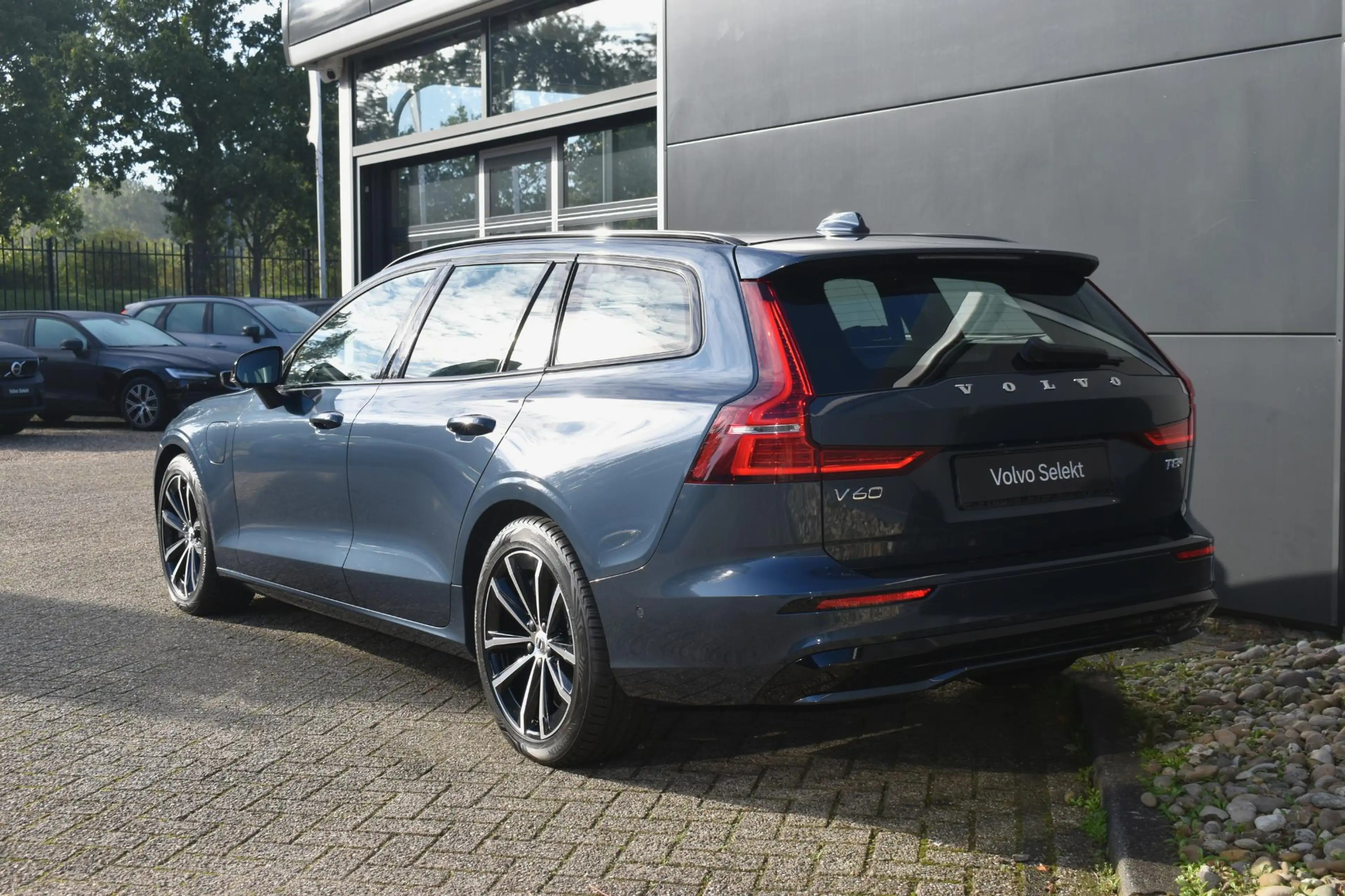 Volvo V60 T8 Plug-in hybrid AWD Plus Dark | Trekhaak | 360 g — photo 2