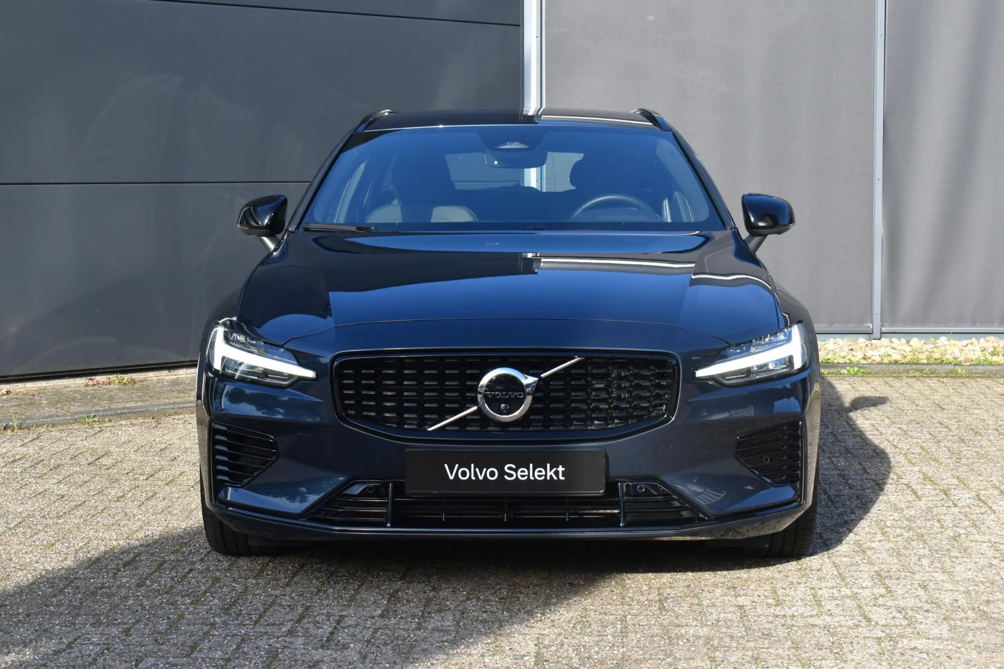 Volvo V60 T8 Plug-in hybrid AWD Plus Dark | Trekhaak | 360 g — photo 4