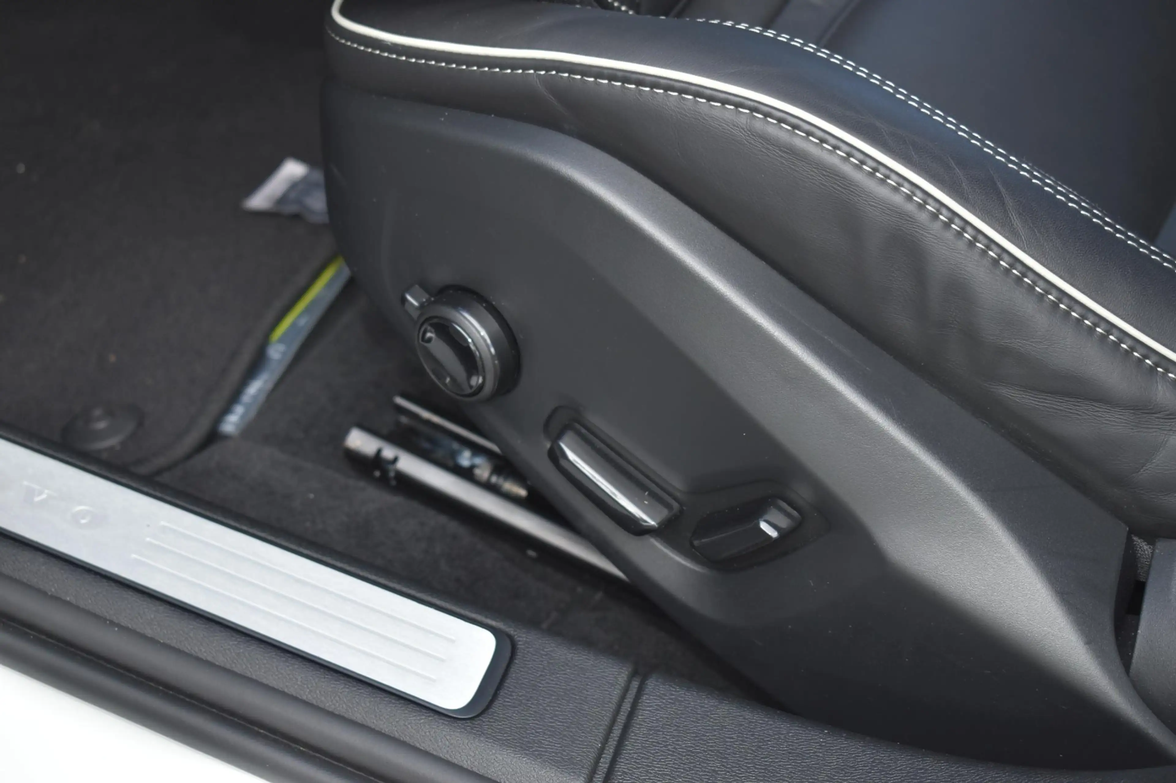 Volvo V60 T8 Plug-in hybrid AWD Plus Dark | Trekhaak | 360 g — photo 12