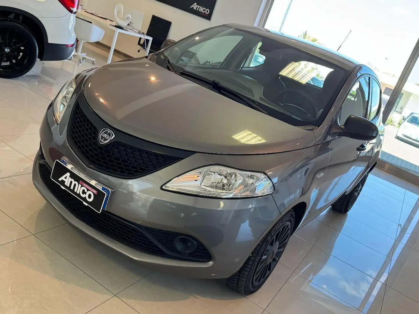 Lancia Ypsilon 1.3 MJT 95 CV 5p. Elefan.Blu E6 Blanc - 2