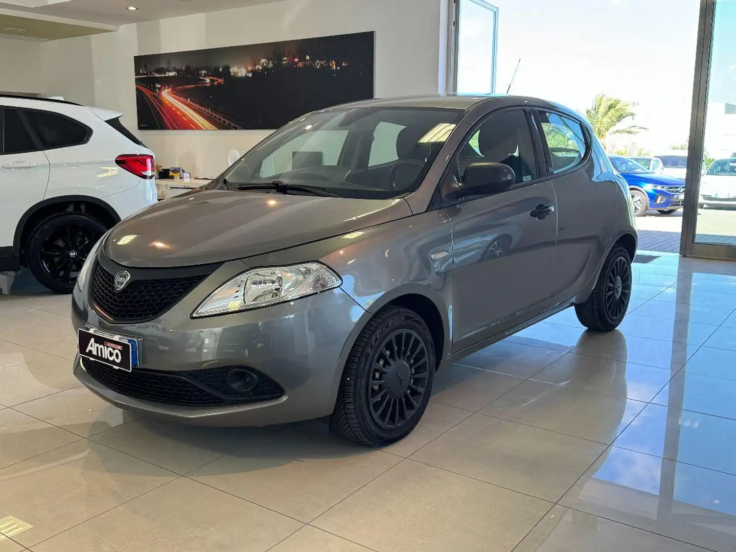 Lancia Ypsilon 1.3 MJT 95 CV 5p. Elefan.Blu E6 Blanc - 1