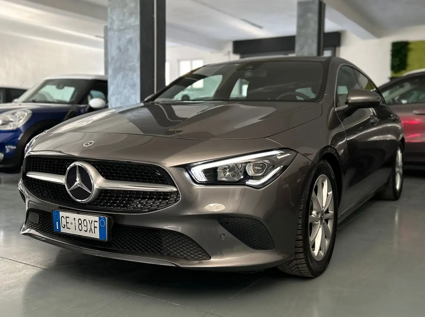 Mercedes-Benz CLA 180 Shooting Brake d Business Extra auto Grijs - 1
