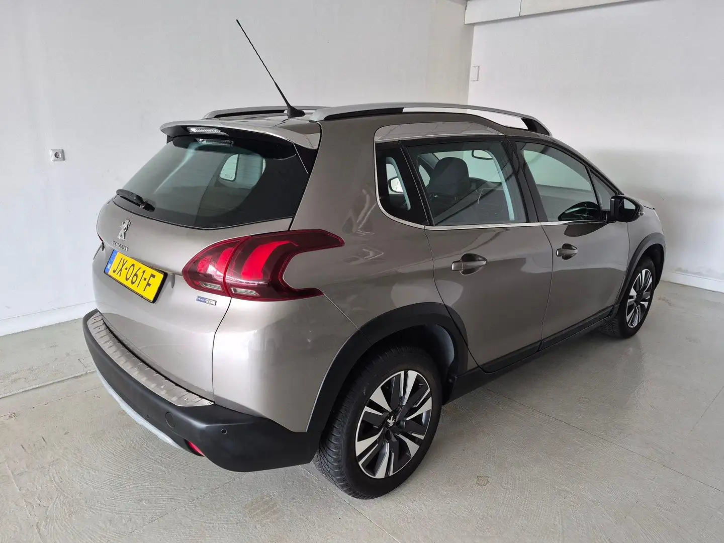 Peugeot 2008 1.2 Automaat Allure Grijs - 2