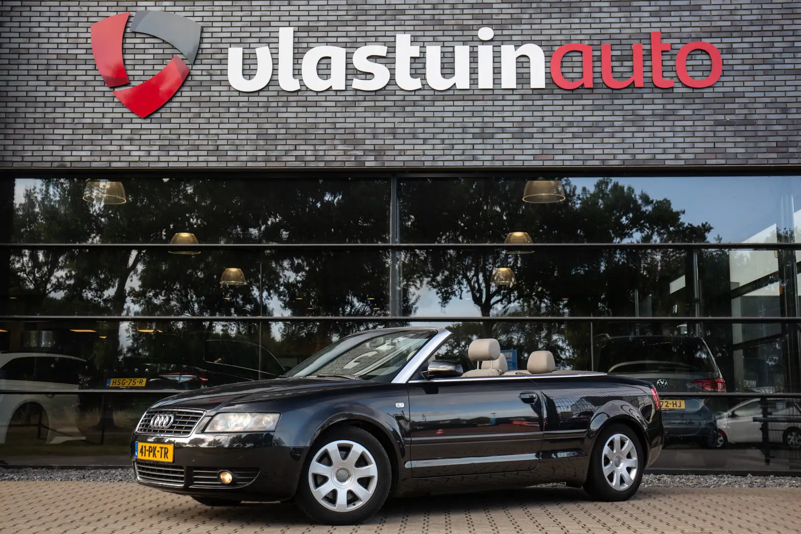 Audi A4 Cabriolet 2.4 V6 , Airco, Cruise, PDC, NAP Zwart - 1