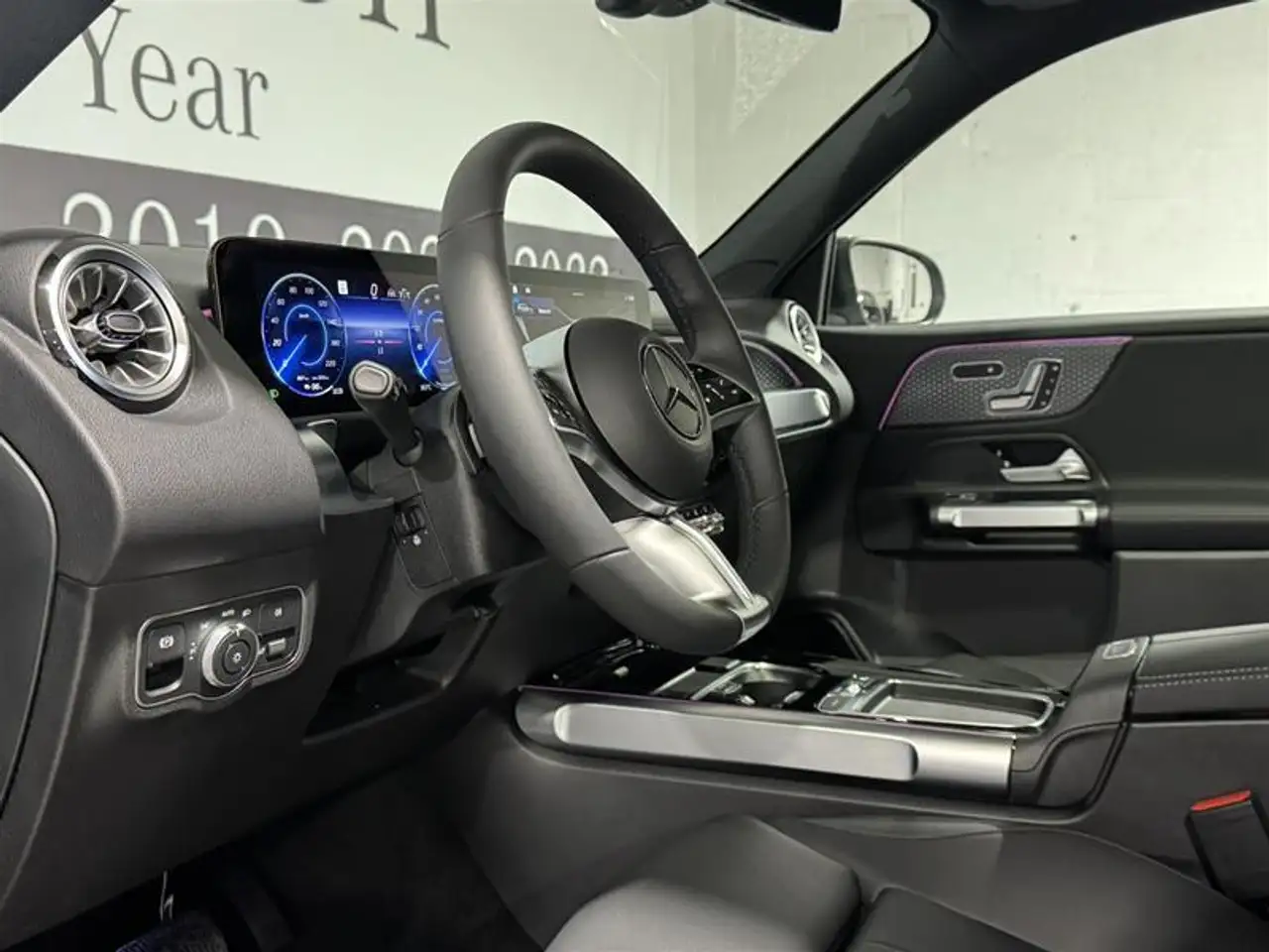 Mercedes-Benz EQB снимка Mercedes-Benz EQB