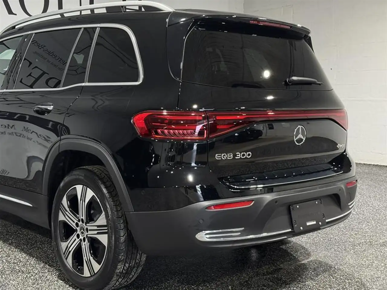 Mercedes-Benz EQB снимка Mercedes-Benz EQB