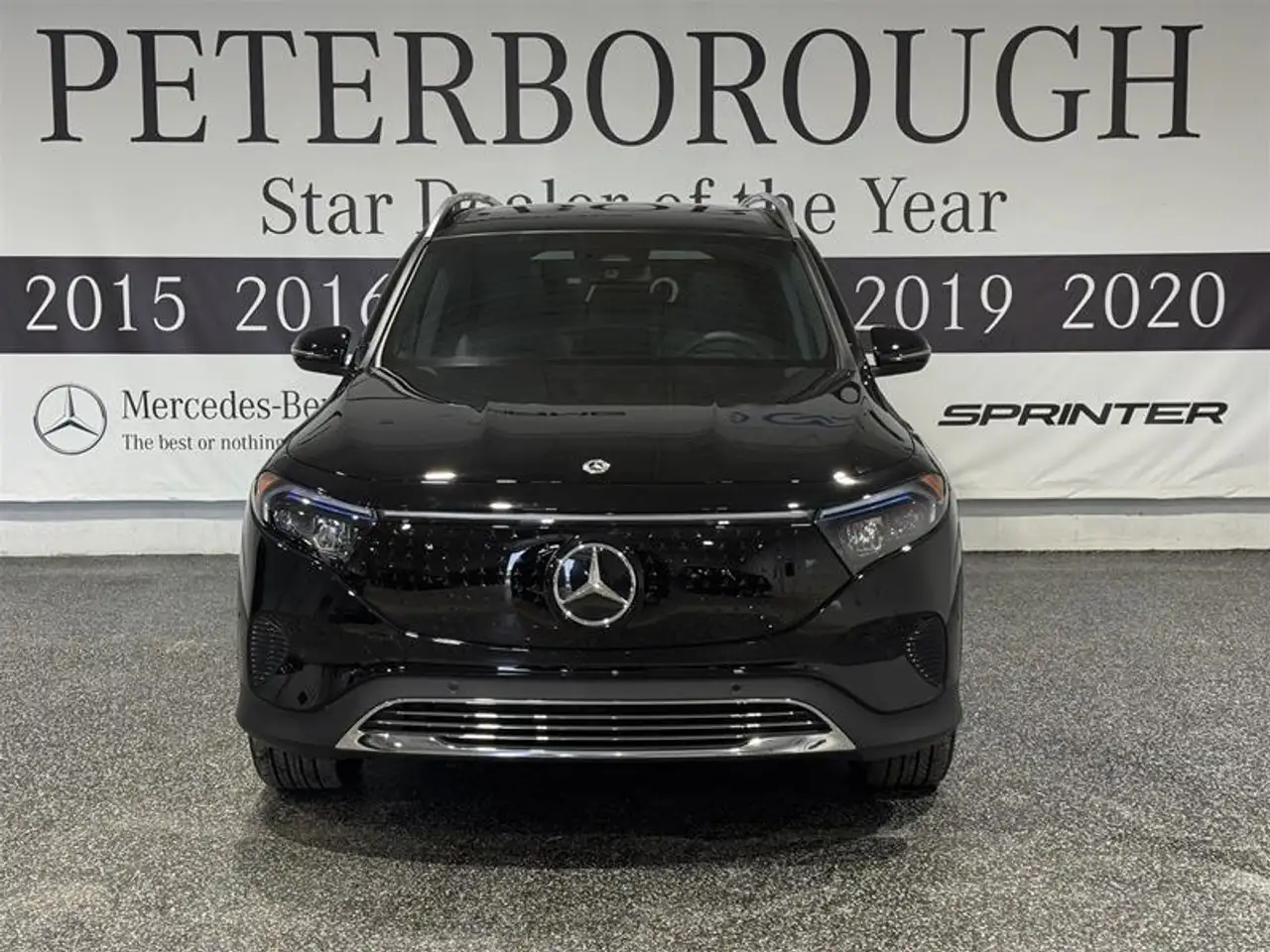 Mercedes-Benz EQB снимка Mercedes-Benz EQB