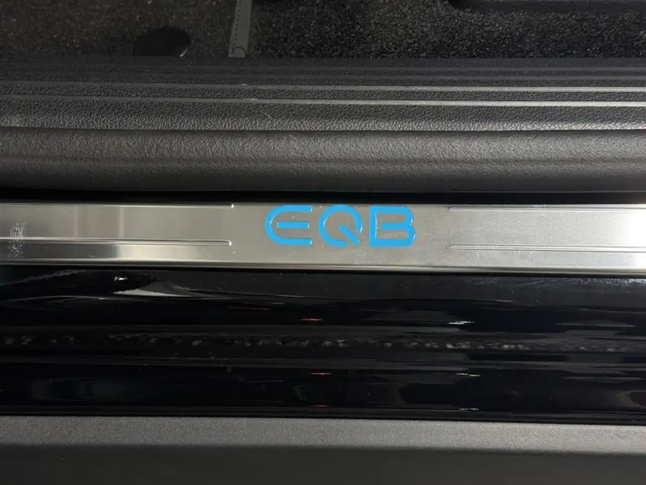 Mercedes-Benz EQB снимка Mercedes-Benz EQB