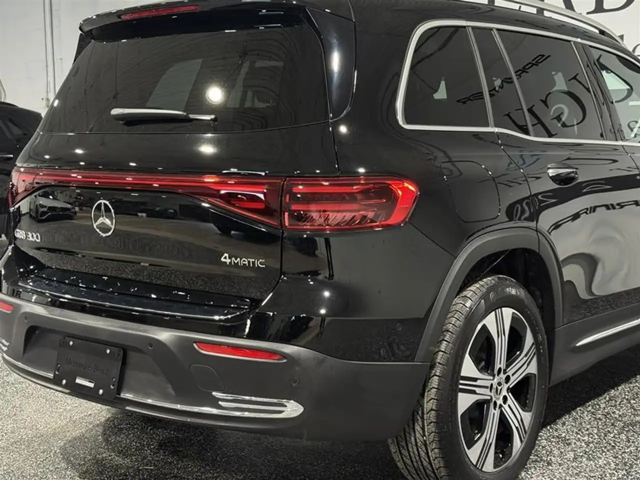 Mercedes-Benz EQB снимка Mercedes-Benz EQB