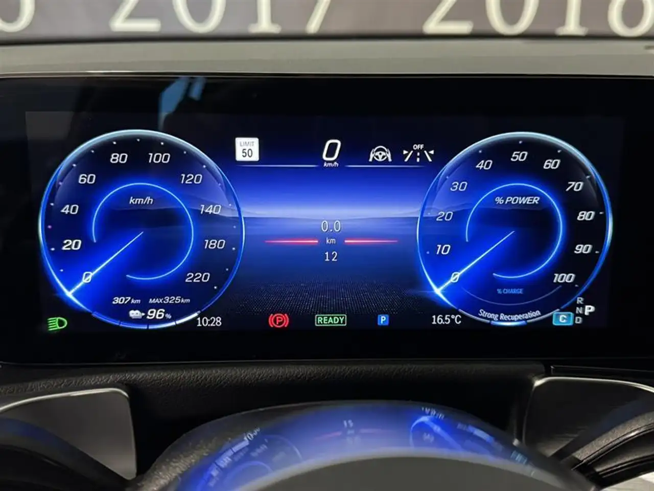 Mercedes-Benz EQB снимка Mercedes-Benz EQB