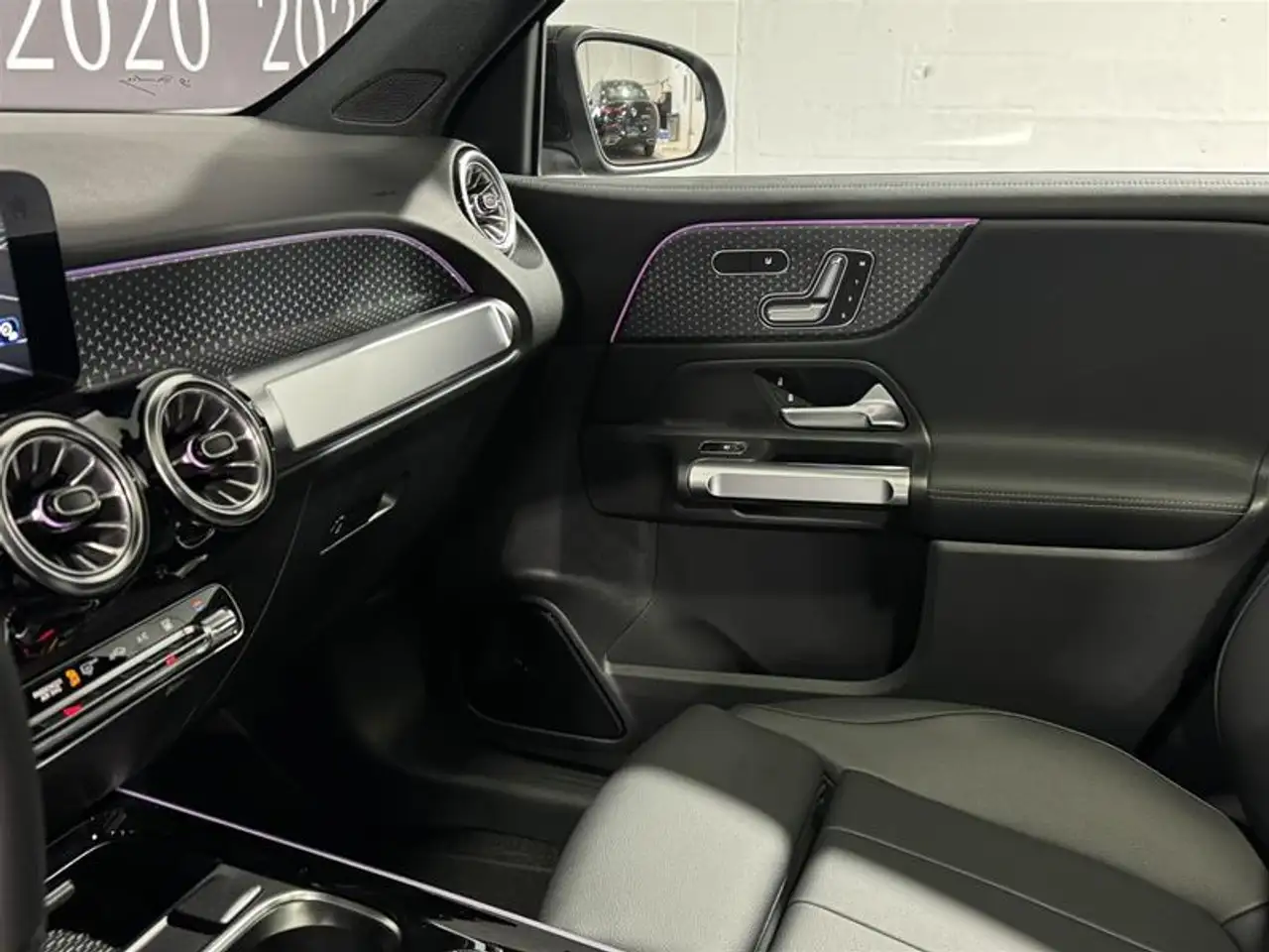 Mercedes-Benz EQB снимка Mercedes-Benz EQB