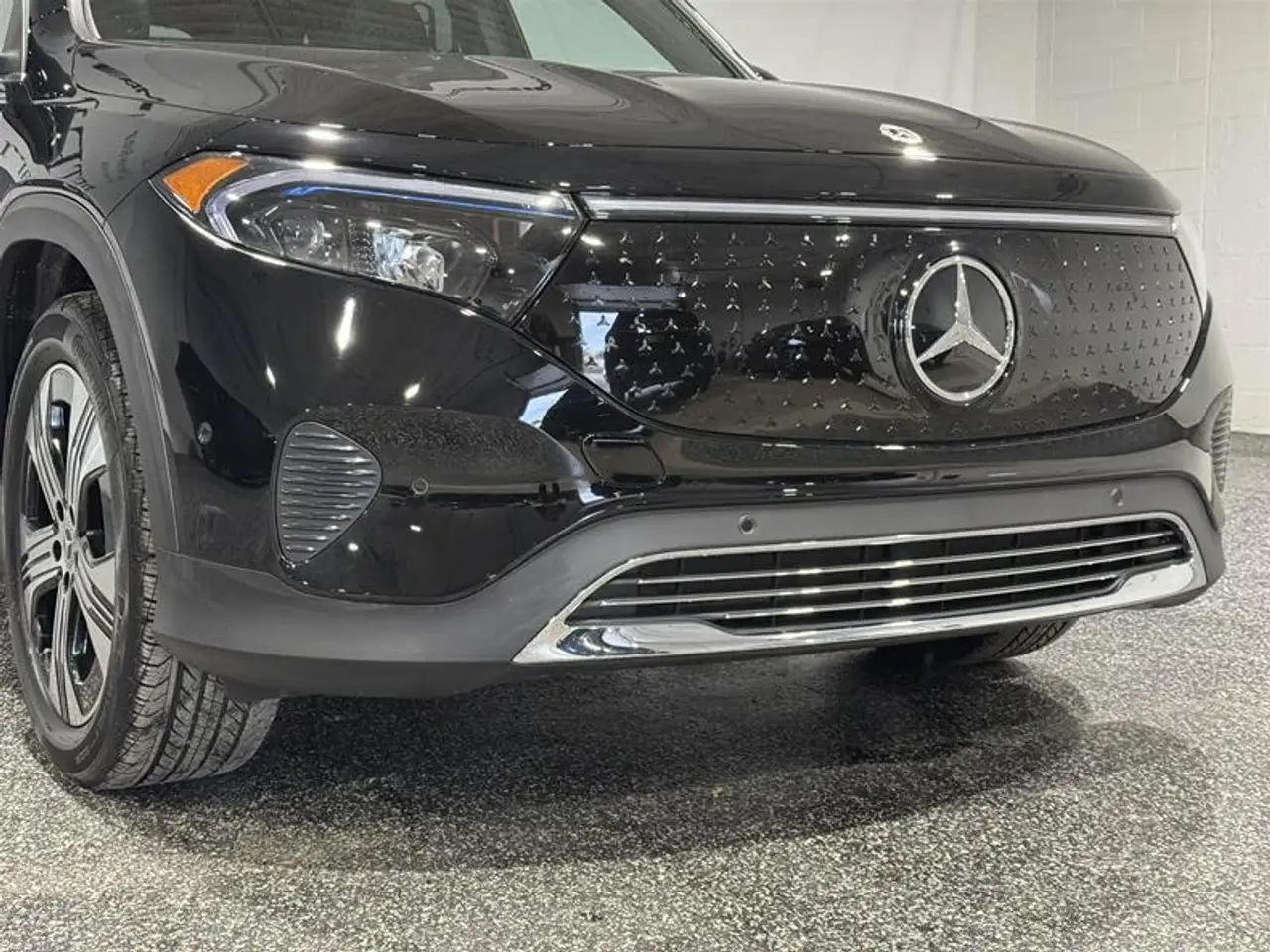 Mercedes-Benz EQB снимка Mercedes-Benz EQB