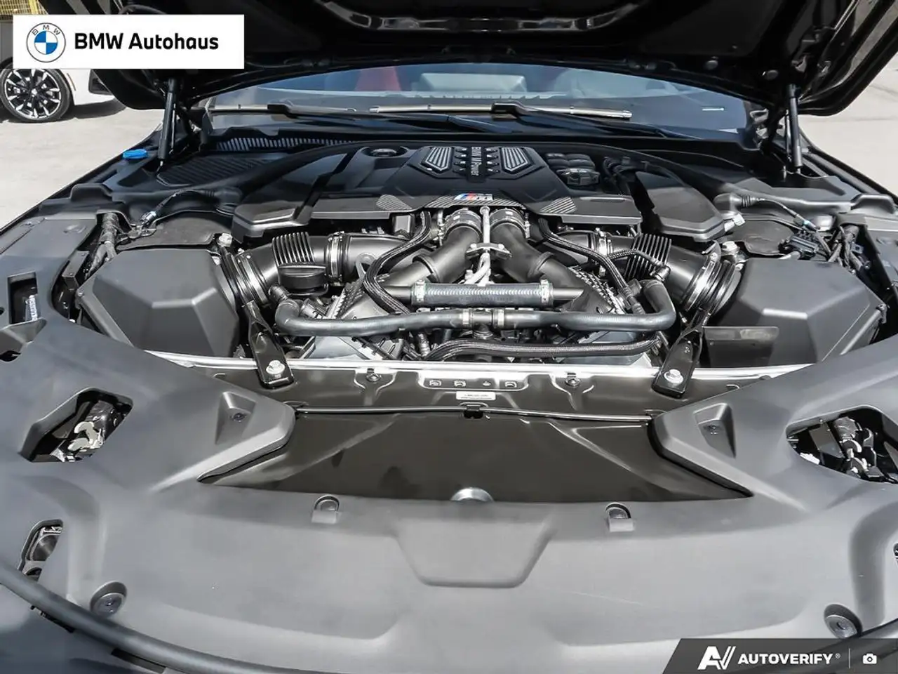 BMW M8 снимка BMW M8