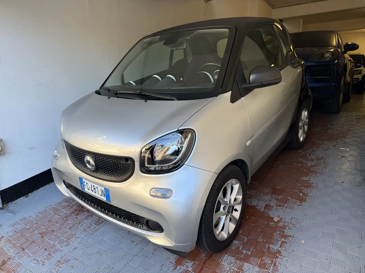smart forTwo Fortwo 1.0 Youngster 71cv twinamic Gris - 1