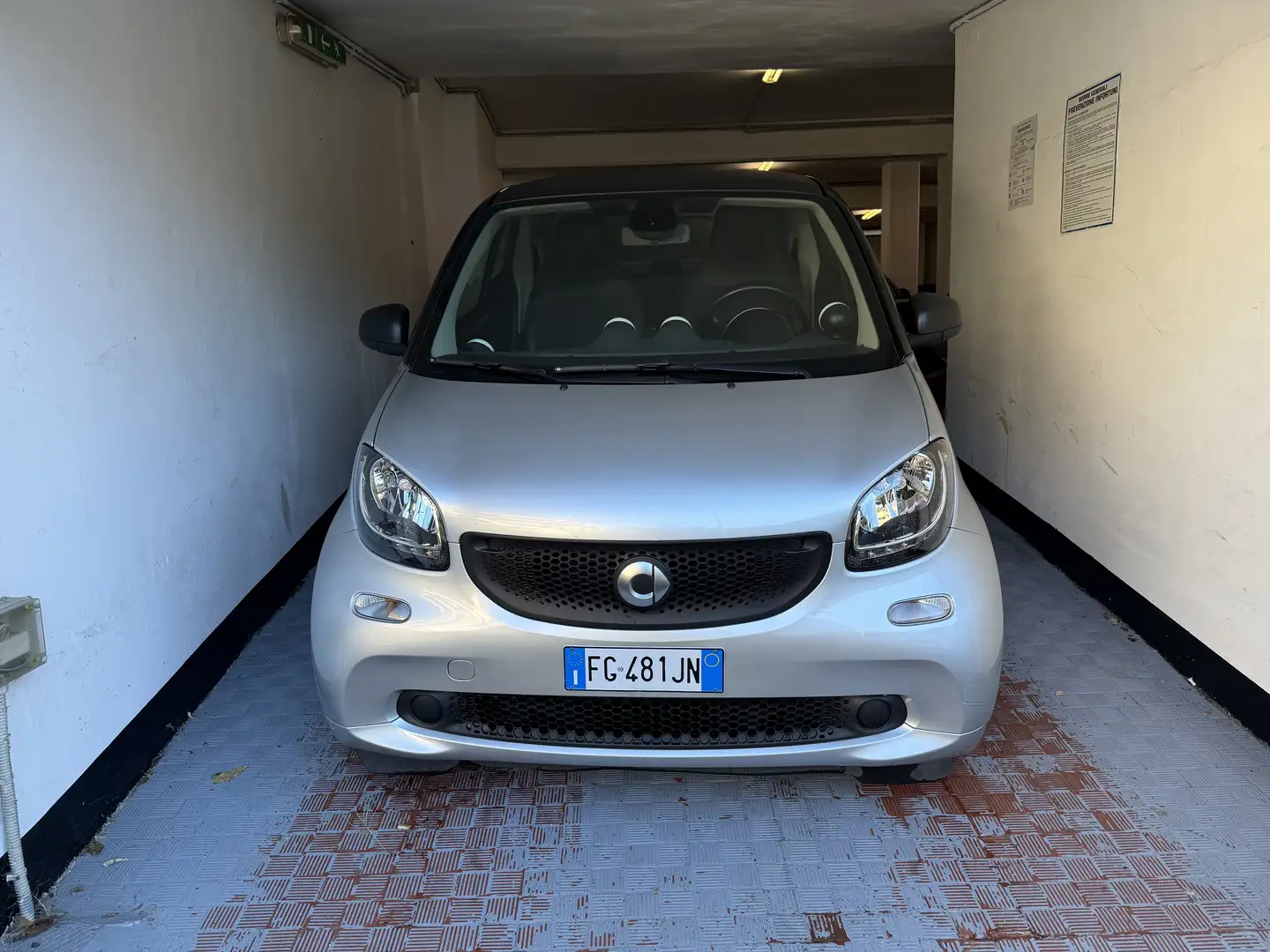 smart forTwo Fortwo 1.0 Youngster 71cv twinamic Gris - 2