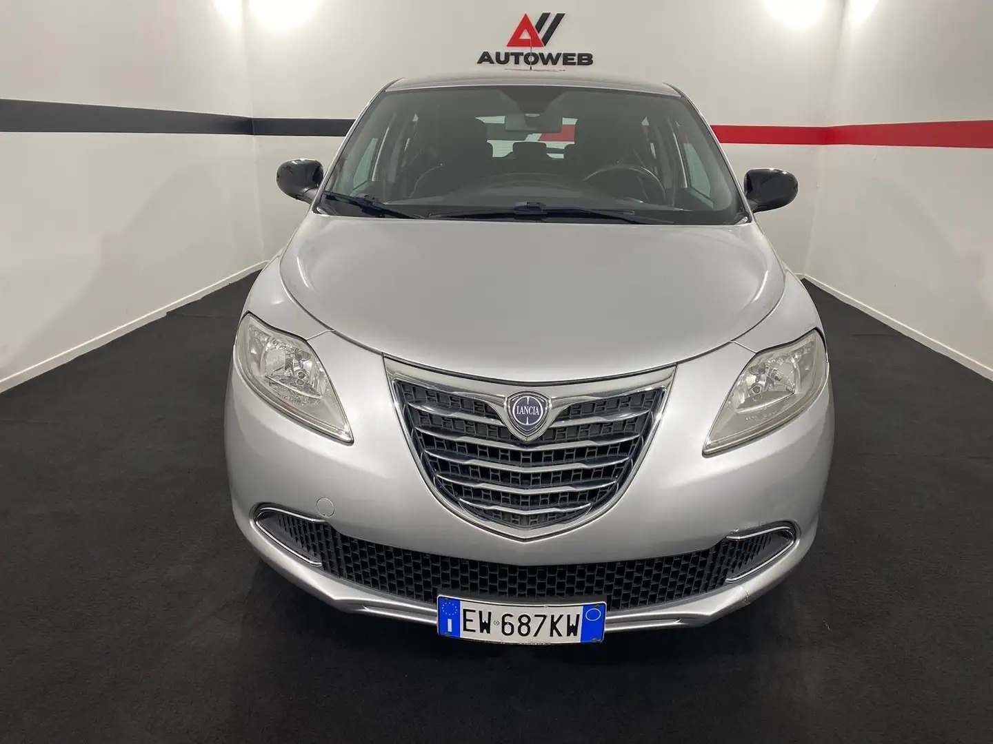 Lancia Ypsilon 1.2 69 CV 5 porte S&S Gold Argento - 2