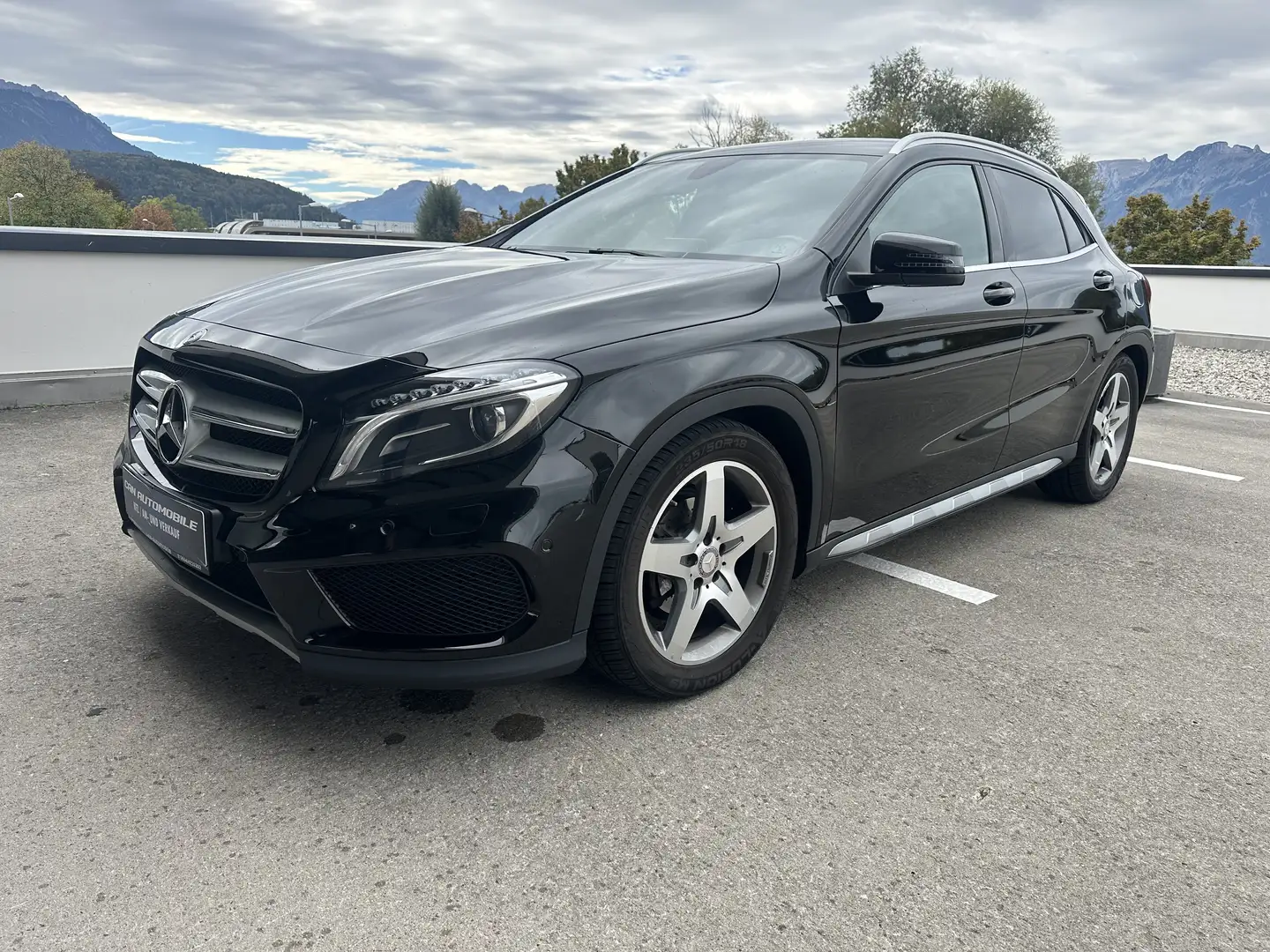 Mercedes-Benz GLA 200 4Matic AMG-Line Schwarz - 2